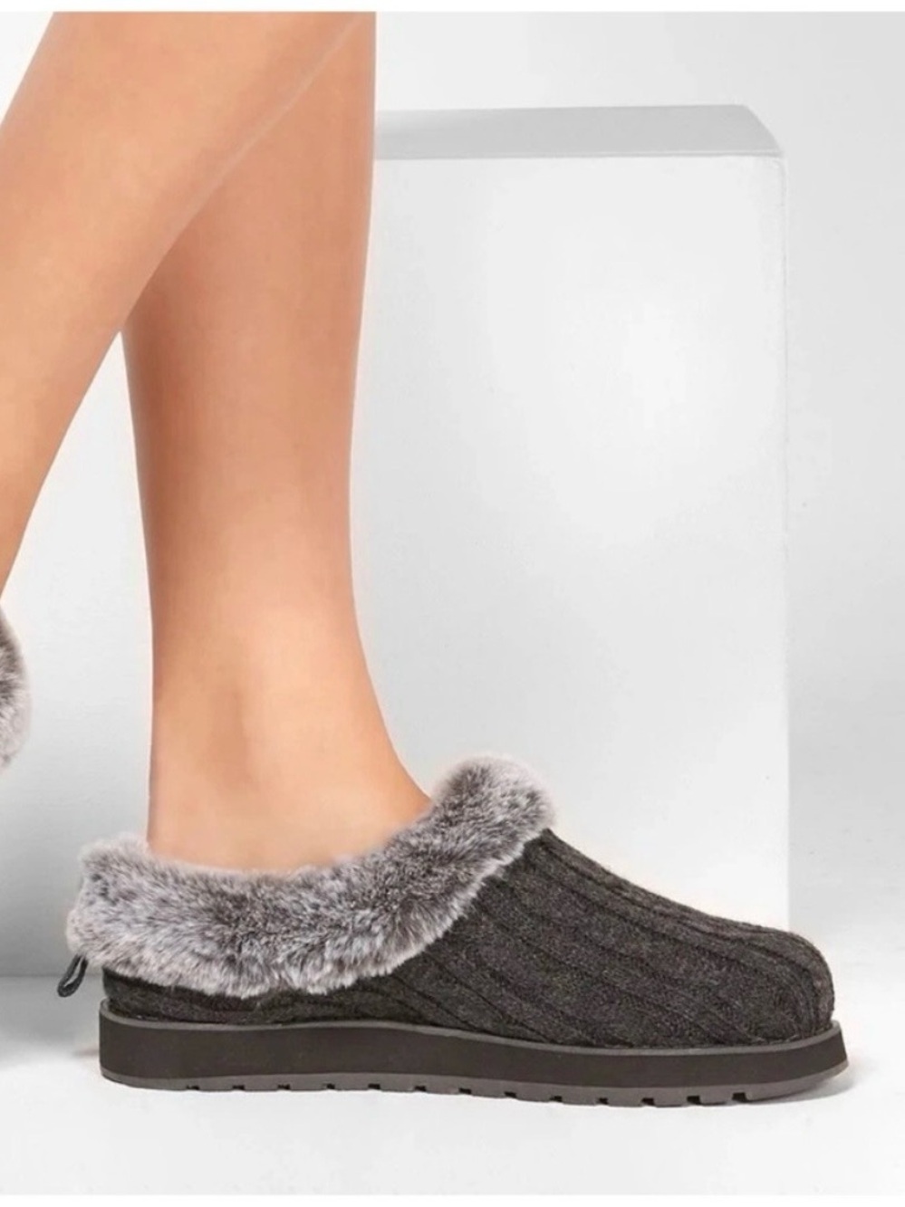 Skechers Bob’s Keepsake Charcoal Gray Faux-Fur Lined Slip-On Slippers. 8.5. NWT